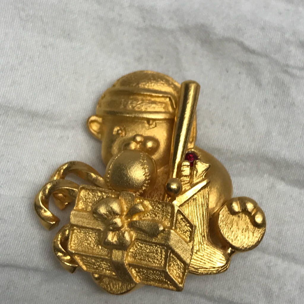 Kirks Folly Pin Christmas Bear Present Baseball 45$